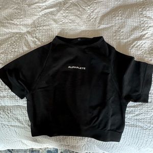 Alphalete Women’s Amplify V Neck Crop Top in color Black (size Small)